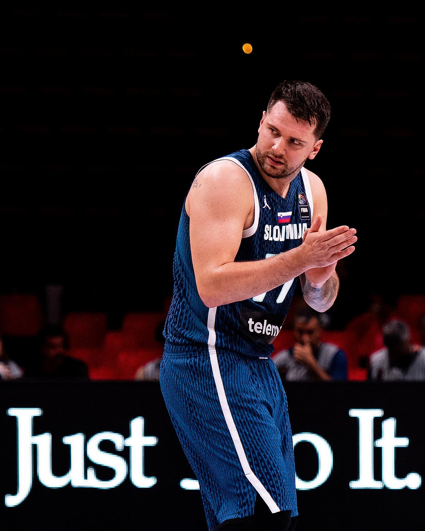 火力全开！东契奇隔空对飙约基奇 半场9中4爆砍24分4板6助